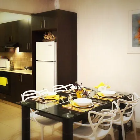 Happy Holiday House דירה